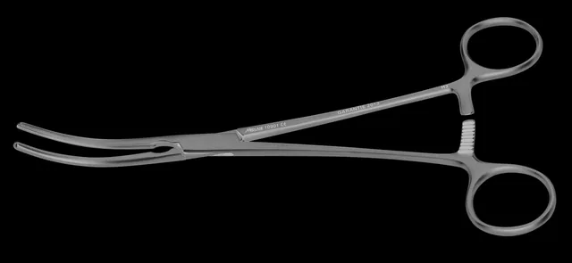 Vascular clamp coarctation Debakey curved 23 cm — REF 10902