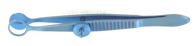 O-light Pince Chalaz Desmarres C. plat 12MM Titane — REF OL023